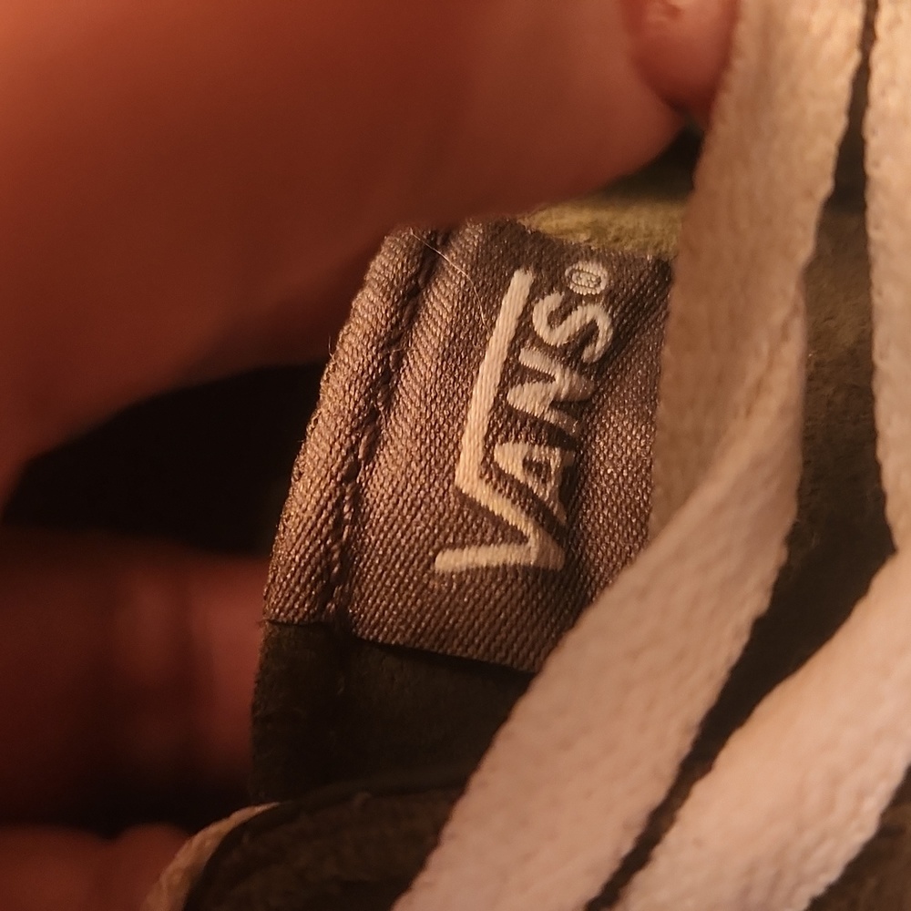 Vans - Picture 2 of 8
